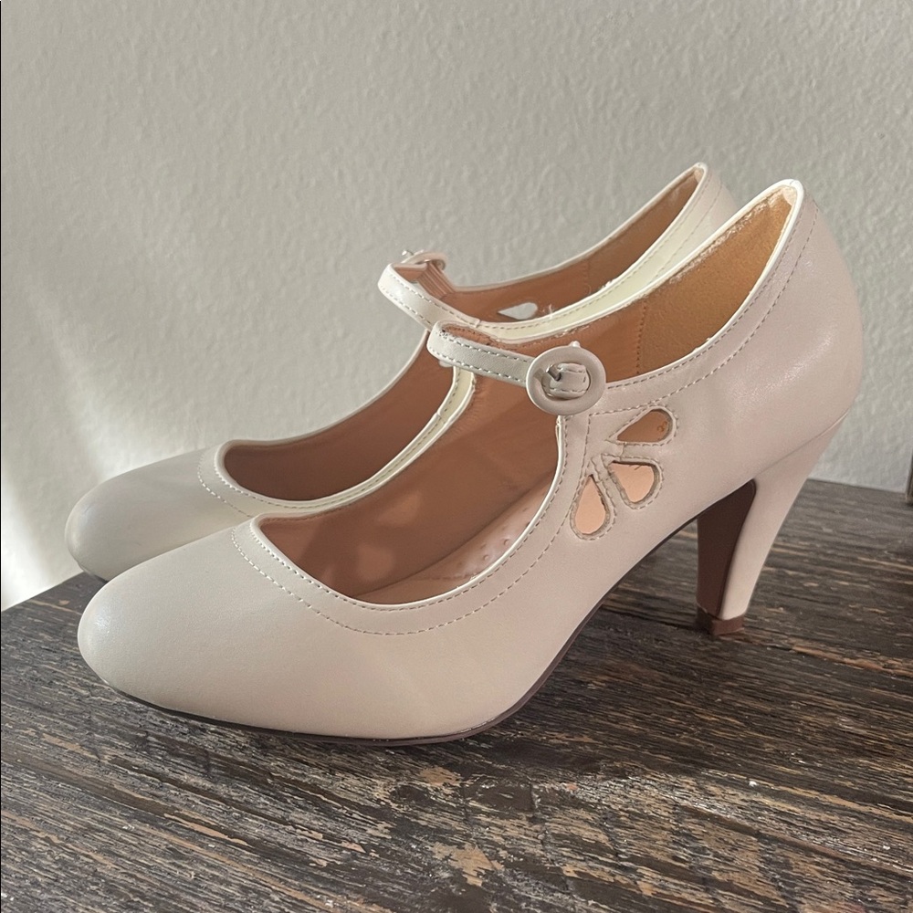 Chase and Chloe comfort, Chic White Mary Jane Heels - Picture 3 of 7